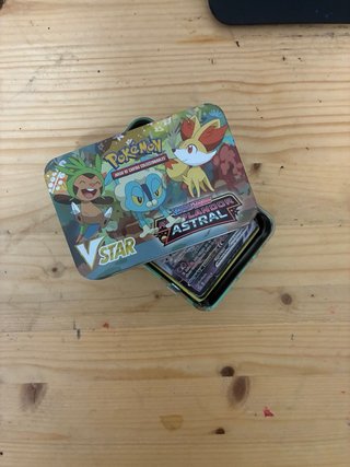 Cartas Pokémon Variadas + Caja