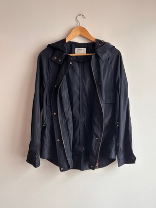 Chubasquero Zara Talla S azul marino.