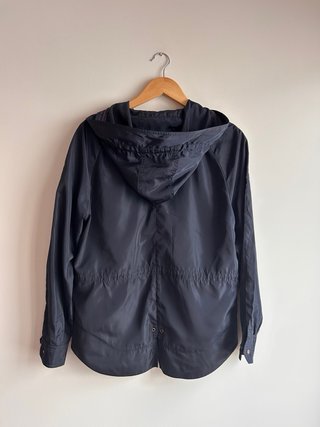 Chubasquero Zara Talla S azul marino.