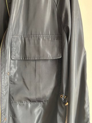 Chubasquero Zara Talla S azul marino.