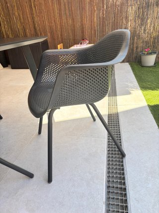 Mesa de jardín y 4 sillas