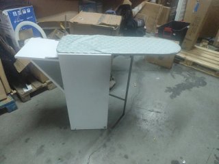 Tabla de planchar plegable blanca