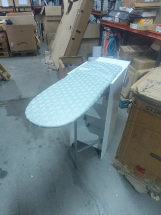 Tabla de planchar plegable blanca