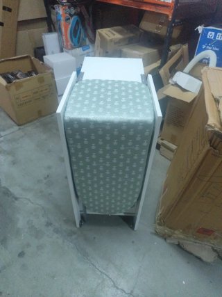 Tabla de planchar plegable blanca
