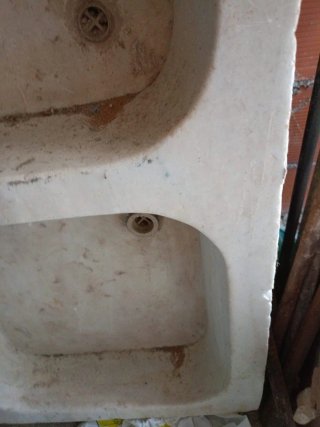 Antiguo fregadero pileta de mármol de dos pozas. S