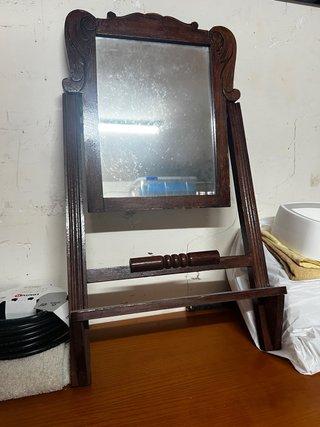 Espejo de tocador de madera