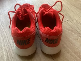 Zapatillas Nike Talla 42 Rojas Casi Nuevas
