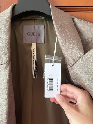 Americana Guess verde sin estrenar