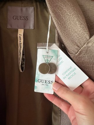 Americana Guess verde sin estrenar