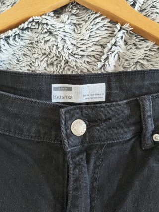 Vaqueros cortos Bershka negros talla 42