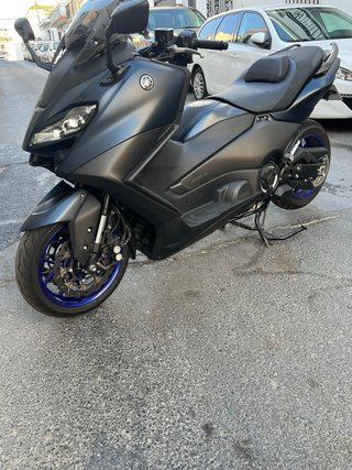 Yamaha TMAX 560 2023 Negra y Azul