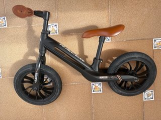 Bicicleta de equilibrio infantil