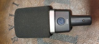 AKG C 214 Micrófono Condensador con Araña