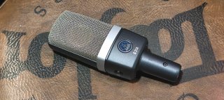 AKG C 214 Micrófono Condensador con Araña