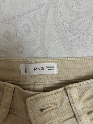 Pantalón cargo beige Mango
