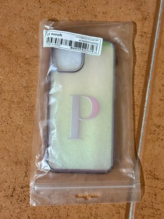 Funda iPhone 13 con letra P
