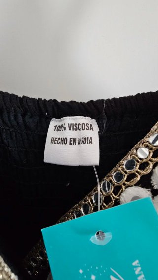 Elegante vestido fluido estilo boho negro bordado