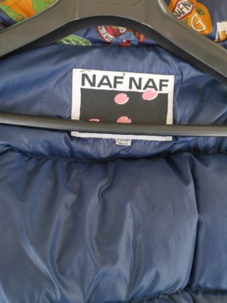 Chaqueta acolchada Naf Naf estampada