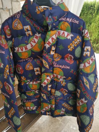 Chaqueta acolchada Naf Naf estampada