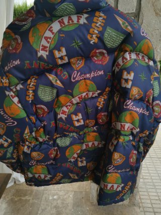 Chaqueta acolchada Naf Naf estampada