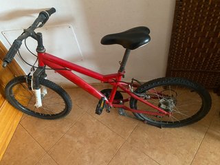 Bicicleta infantil roja