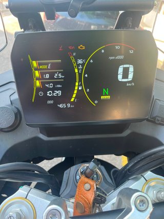 Voge 525DSX Black Knight Negra y Dorada