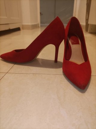 Zapatos de tacón rojos Stradivarius