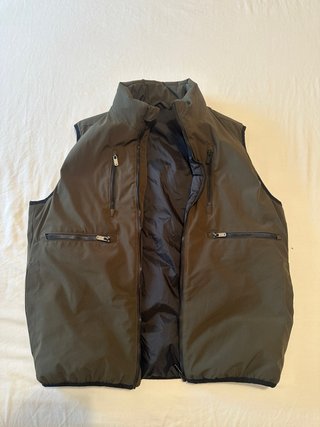 Chaleco verde militar con cremallera