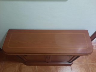 Mueble de entrada clásico con espejo