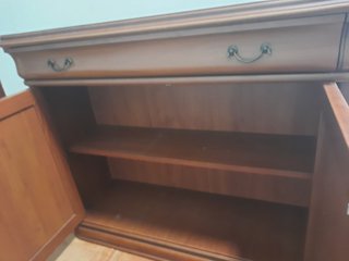 Mueble de entrada clásico con espejo