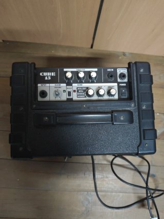Roland Cube 15 Amplificador Guitarra