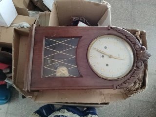 Reloj de péndulo antiguo de pared