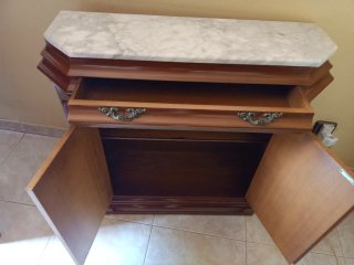 Mueble recibidor clásico madera y mármol