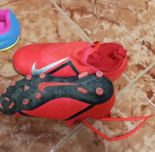 Botas de fútbol niño Nike rojas Phantom número 32