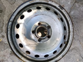 3 Llantas Renault Trafic con 4 Tapacubos Centrales