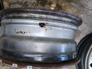 3 Llantas Renault Trafic con 4 Tapacubos Centrales