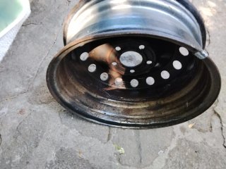 3 Llantas Renault Trafic con 4 Tapacubos Centrales