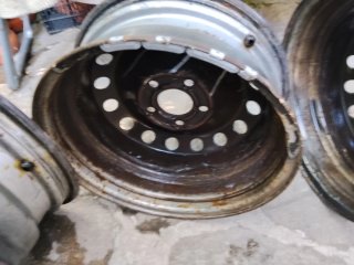 3 Llantas Renault Trafic con 4 Tapacubos Centrales