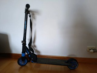 Patinete Urban Rider Negro y Azul