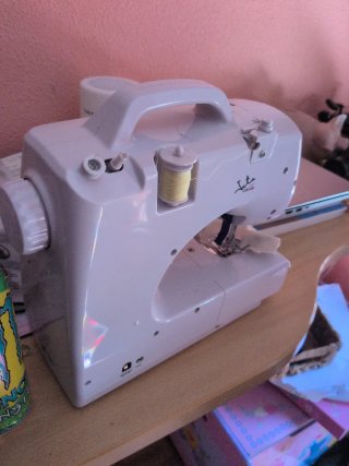 Máquina de coser Jata Mini 675