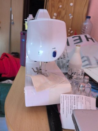 Máquina de coser Jata Mini 675