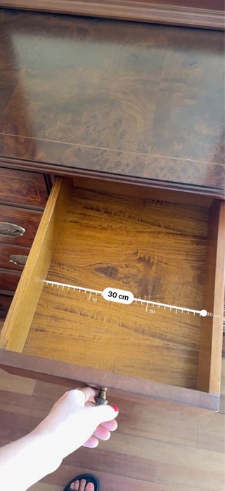 Cómoda de madera con espejo con recogida