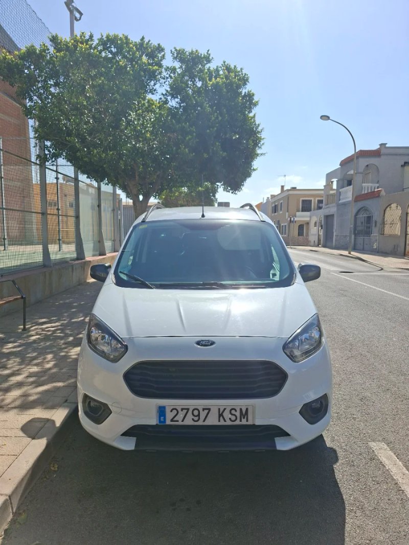 Ford Tourneo Courier 2018 - foto 1