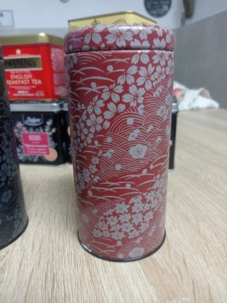 Latas de hojalata decoradas