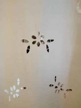 Tenda per vetro ricamata. Decorazioni per interni