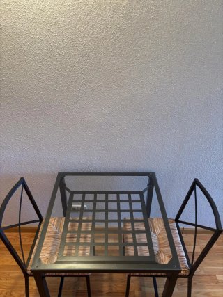 Mesa cristal Ikea con 2 sillas