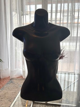 2 Bustos Plástico Negro Escaparate