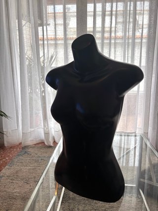 2 Bustos Plástico Negro Escaparate