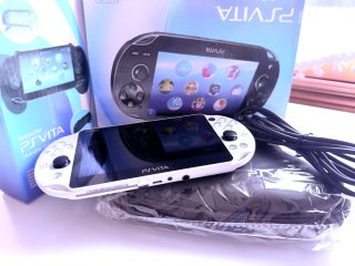 PS Vita Slim Blanca cómo Nuevo.