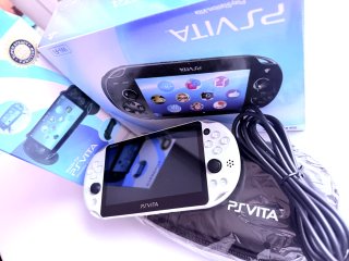 PS Vita Slim Blanca cómo Nuevo.